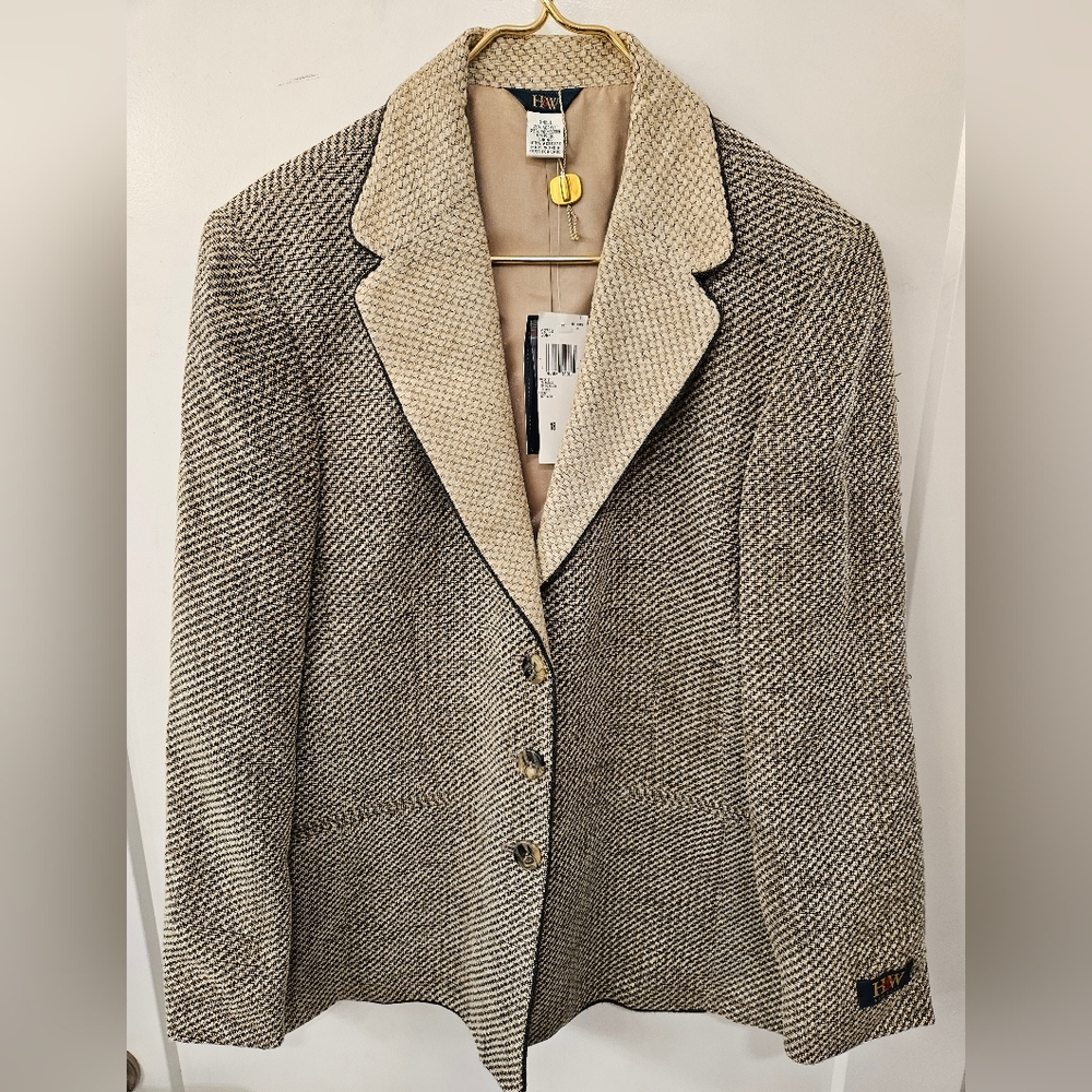 NWT - H&W "Bone" Blazer - Size 18